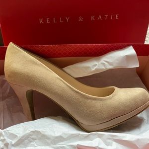 Kelly & Katie. Size 7 1/2.